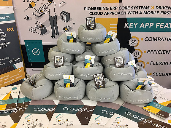 Die Aussteller geizten nicht mit interessanten Goddies & Giveaways. Cloud Maven hatte für die Besucher der Ausstellung ein Handy-Kissen parat.